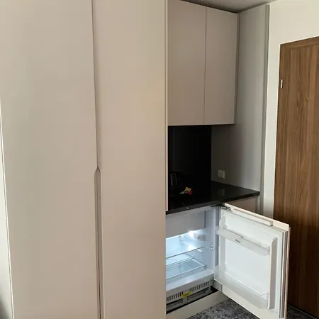 Goscinne Ikar - Metro I Parking Apartment *