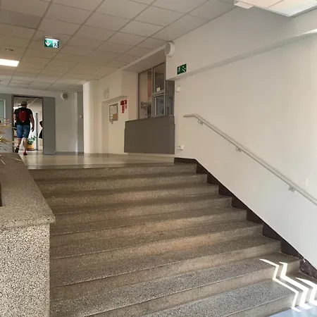 Goscinne Ikar - Metro I Parking Apartment