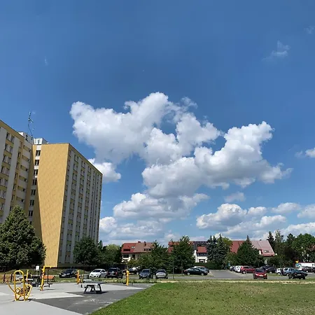 公寓 Goscinne Ikar - Metro I Parking